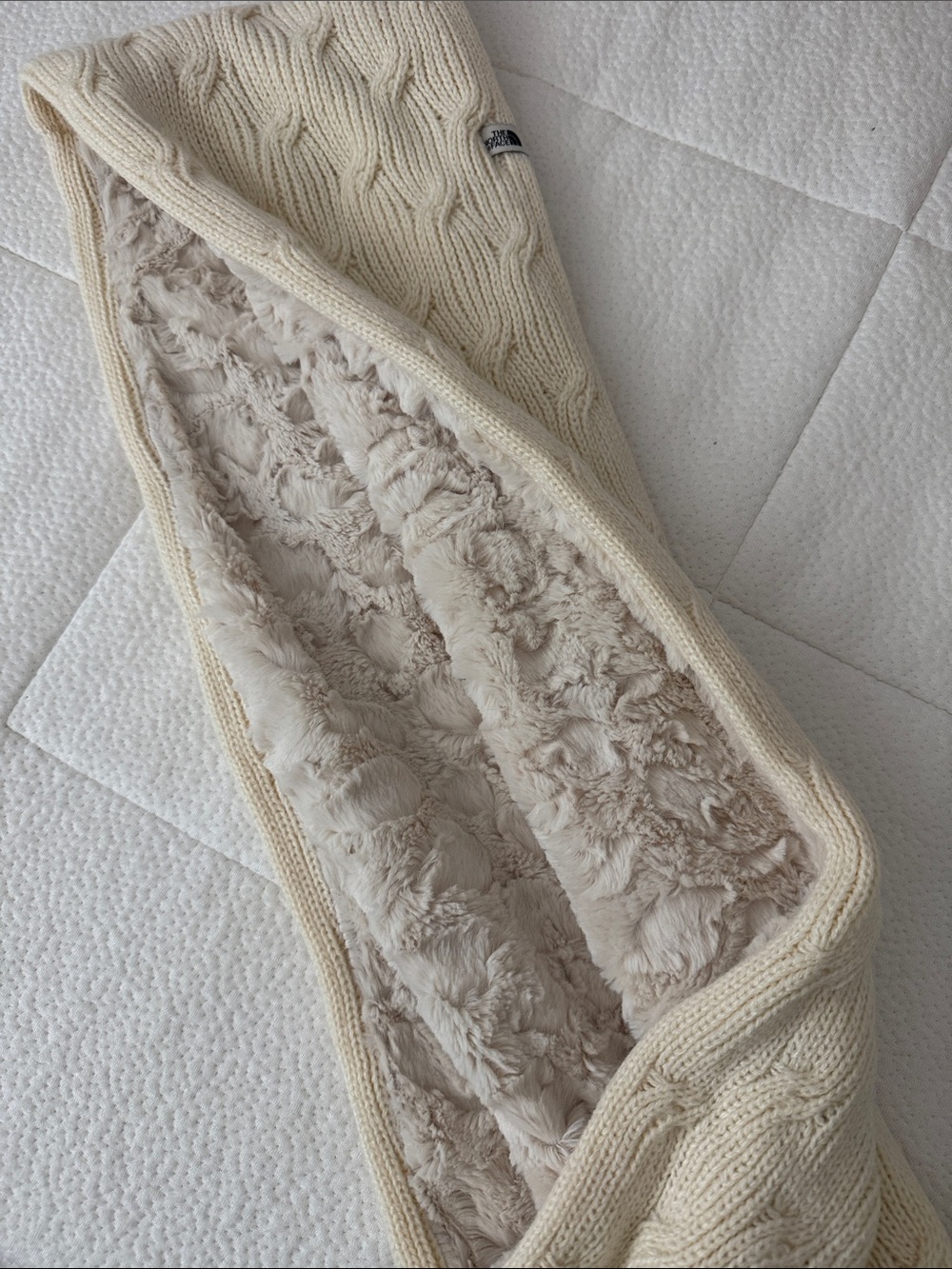 The North Face Cozy Cable-Knit Plush-Lined Scarf Ivory. Youth / Junior One Size